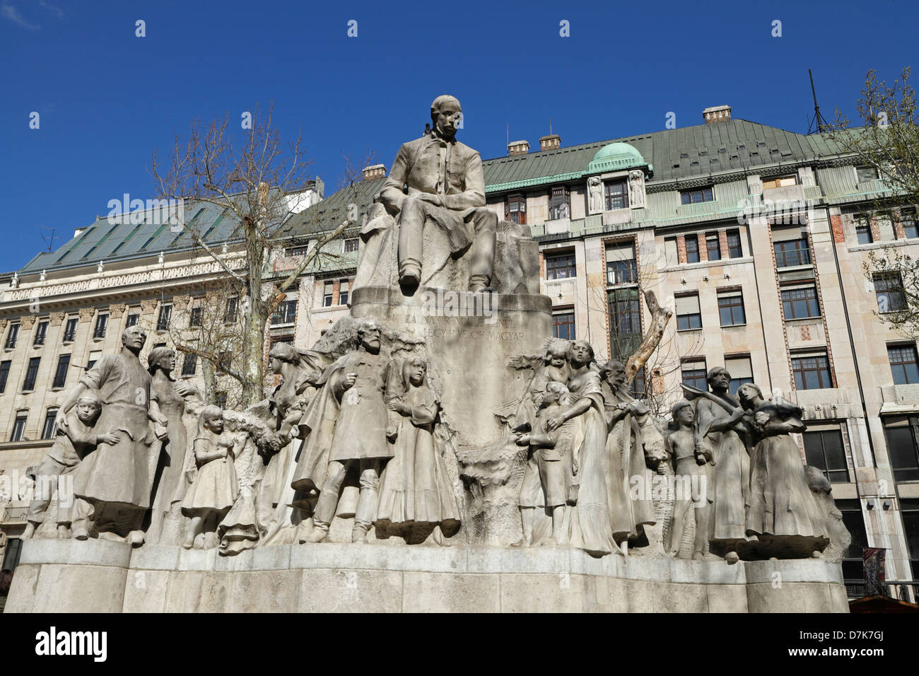 Hazádnak Rendületlenul Légy Híve, oh Magyar; Statue von Mihaly Vörösmarty am Vörösmarty ter Stockfoto