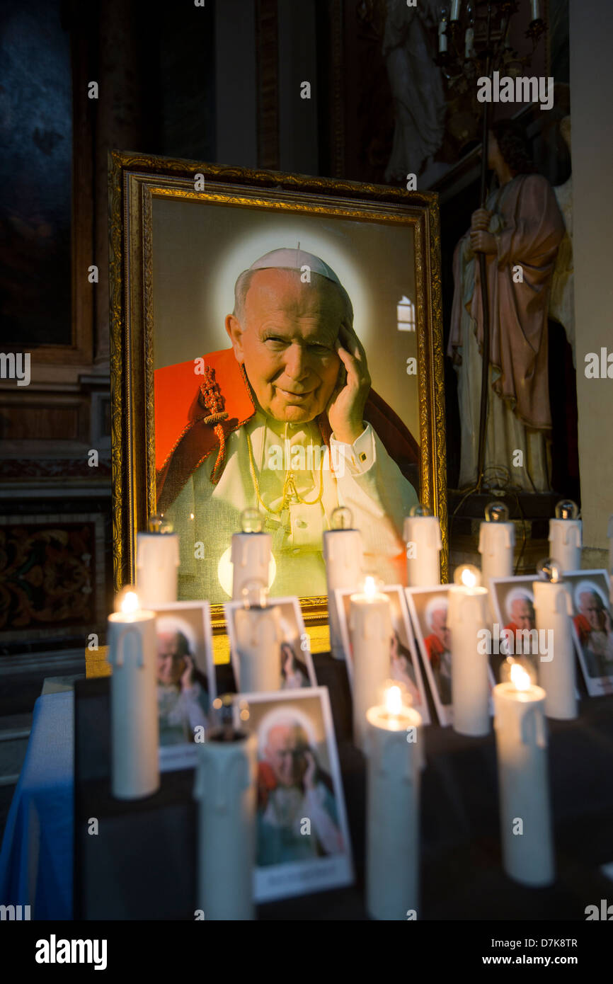 Der alte, die Papst Benedictus XVI in einer Kirche geehrt Stockfoto
