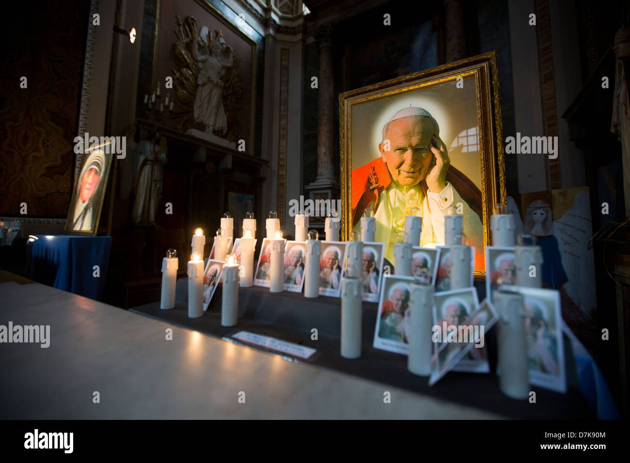 Der alte, die Papst Benedictus XVI in einer Kirche geehrt Stockfoto