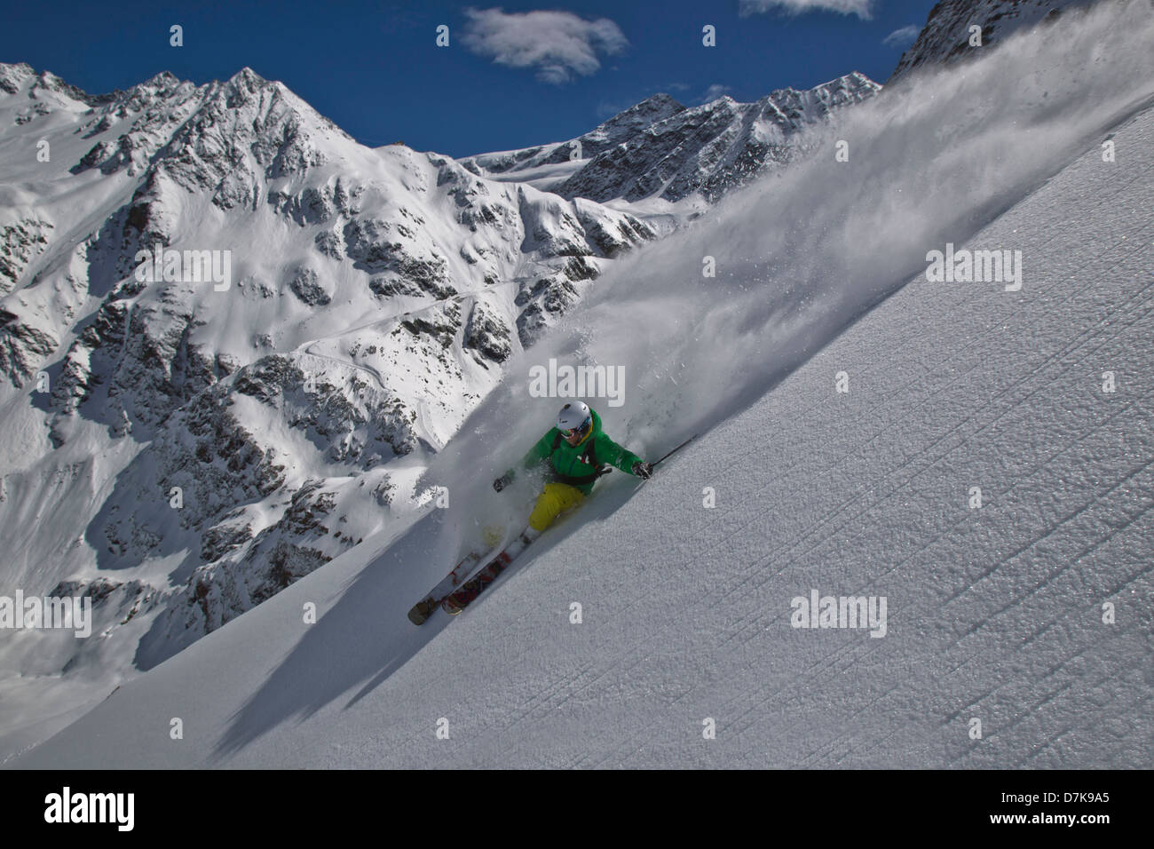 Österreich, Tirol, Mitte erwachsenen Mann tut Freeride Ski Stockfoto