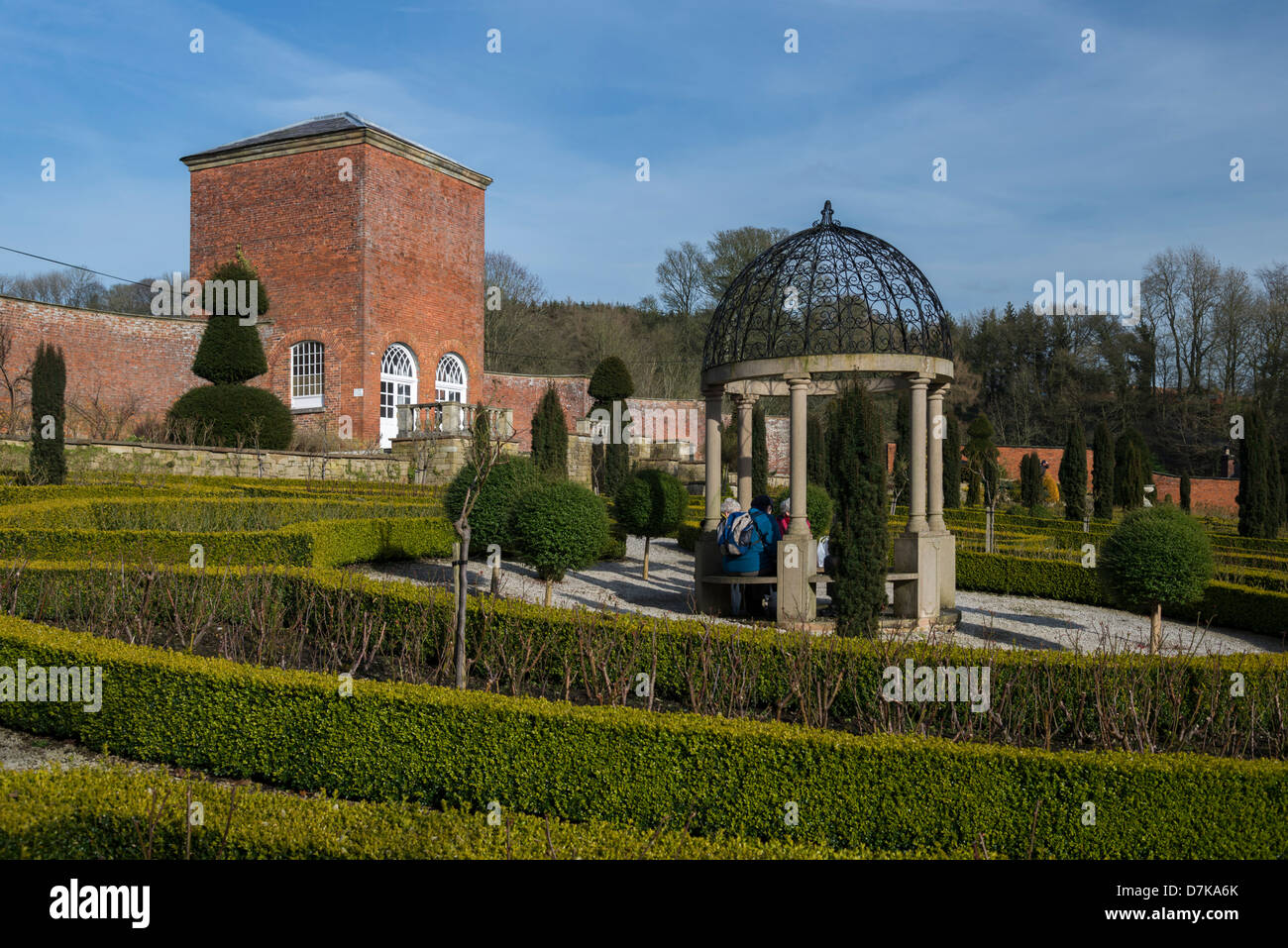 Rosengarten in Hopton Hall ein Landhaus aus dem 18. Jahrhundert in Derbyshire, England Stockfoto