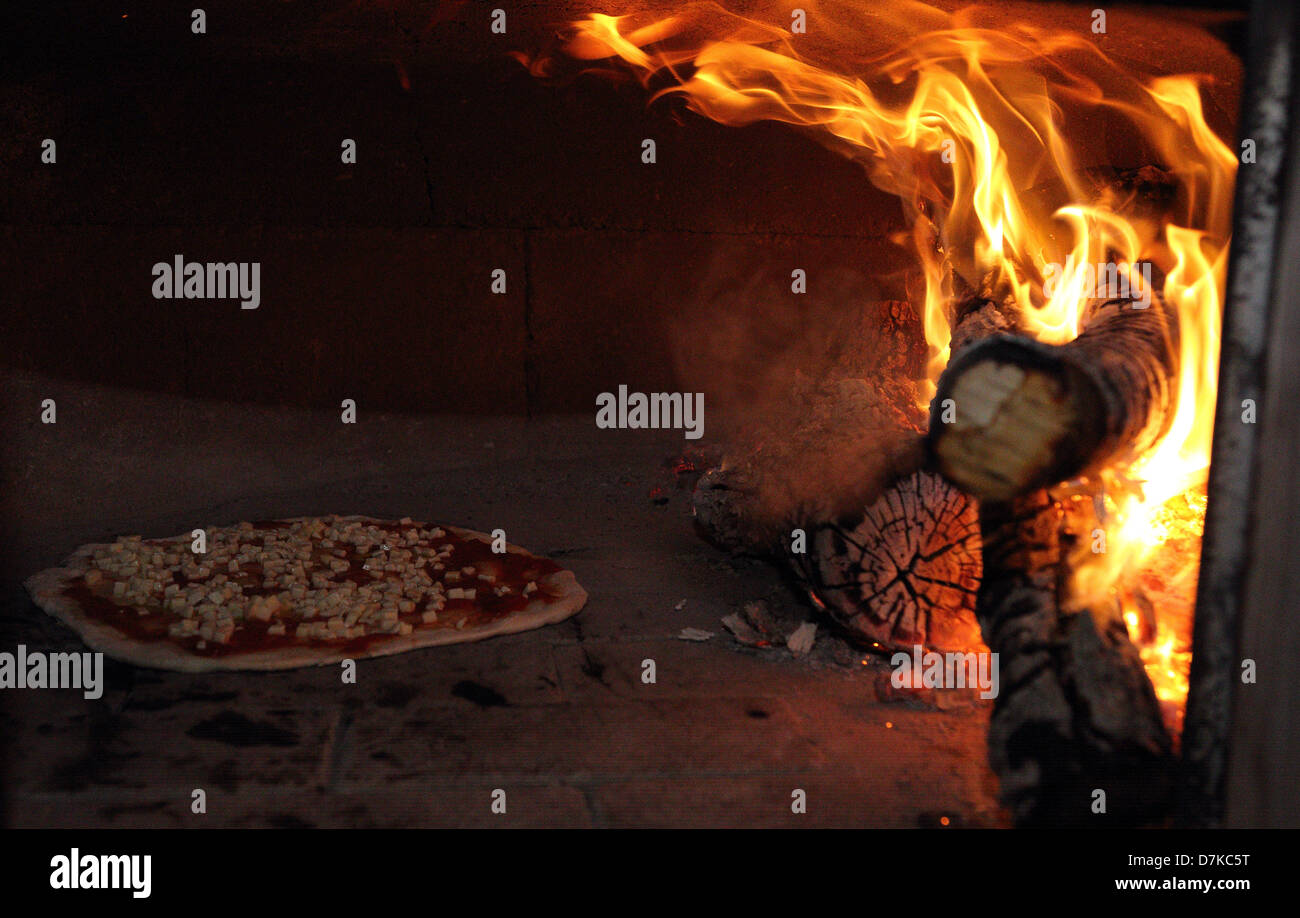 Torre Alfina, Italien, Pizza im Steinofen Stockfotografie Alamy