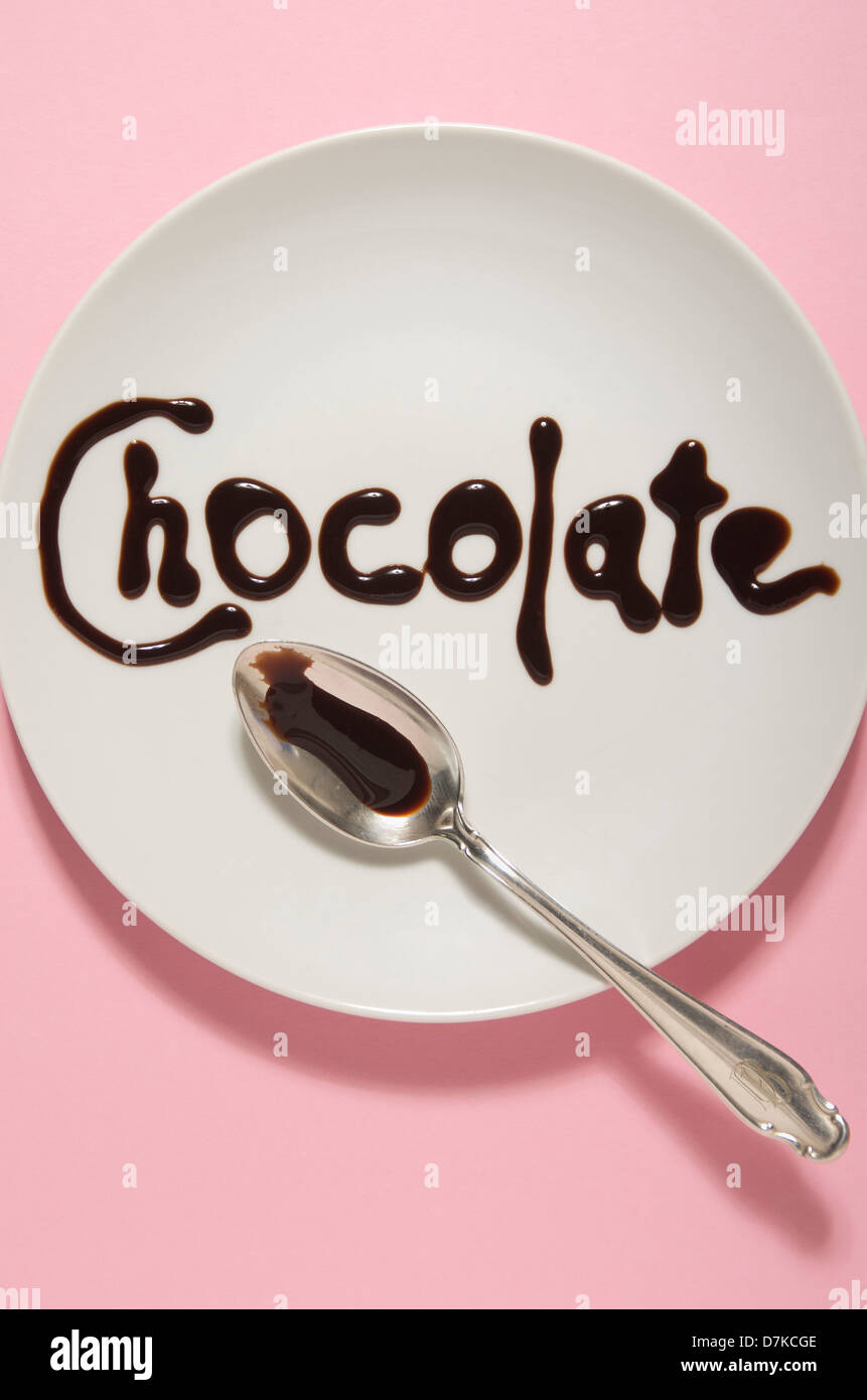 Textform mit Schokoladensauce auf Platte Stockfoto
