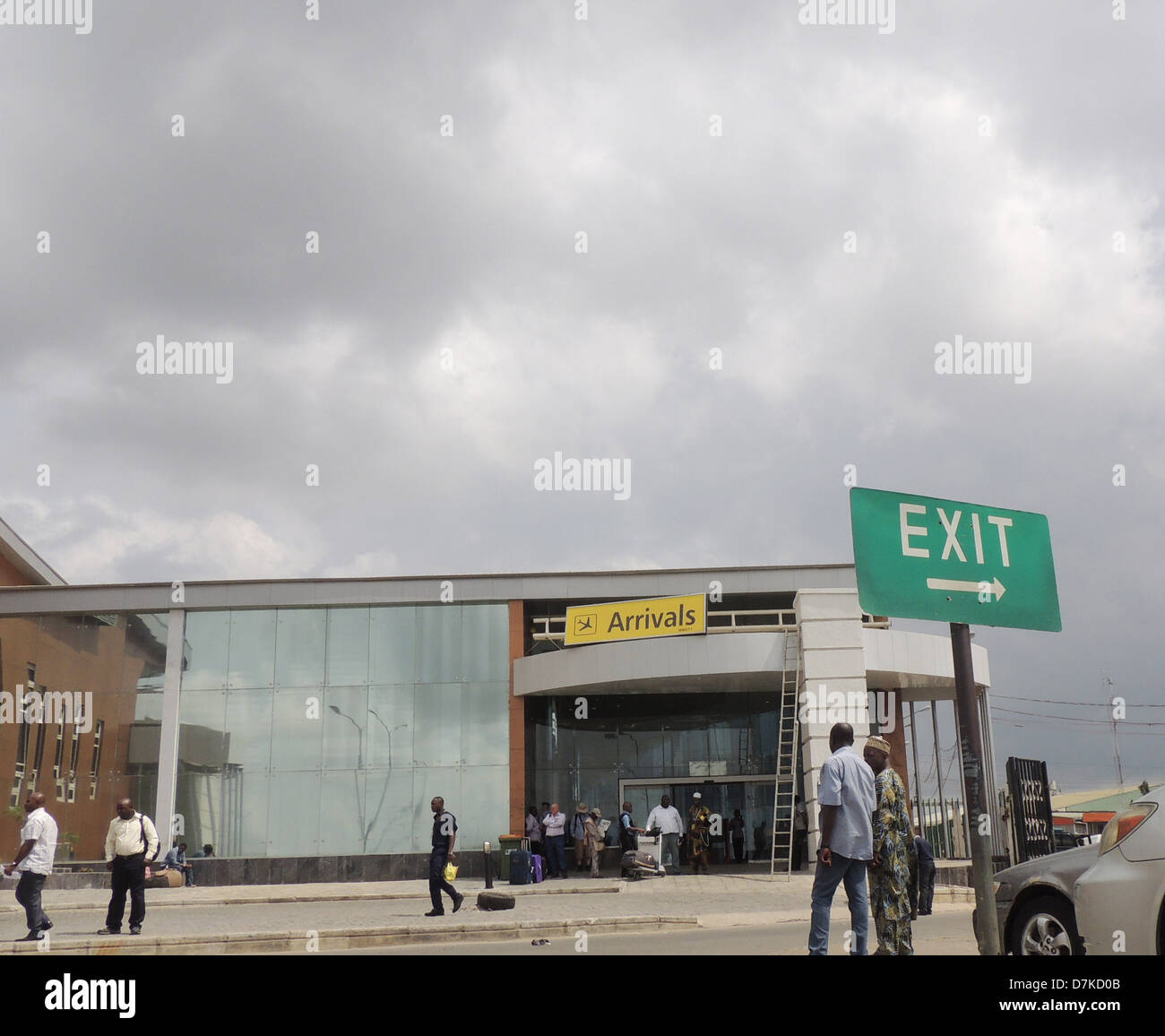 Direktionale Zeichen auf dem Murtala Muhammed Domestic Terminal 1 in Lagos, Nigeria Stockfoto