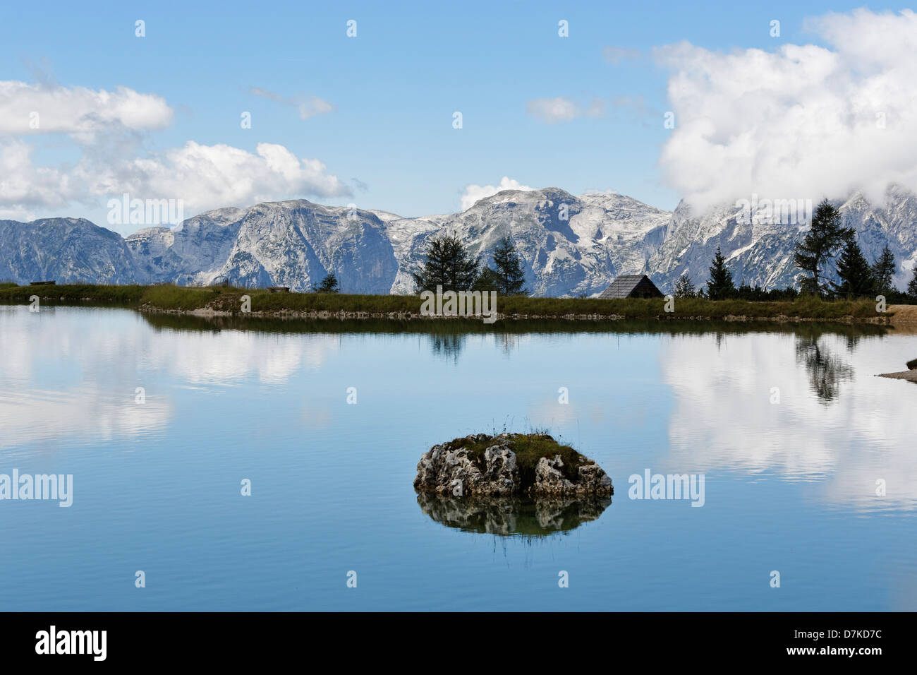 Österreich, Oberösterreich, Blick auf Schafkogelsee See auf Hutterer Höss Berg Stockfoto