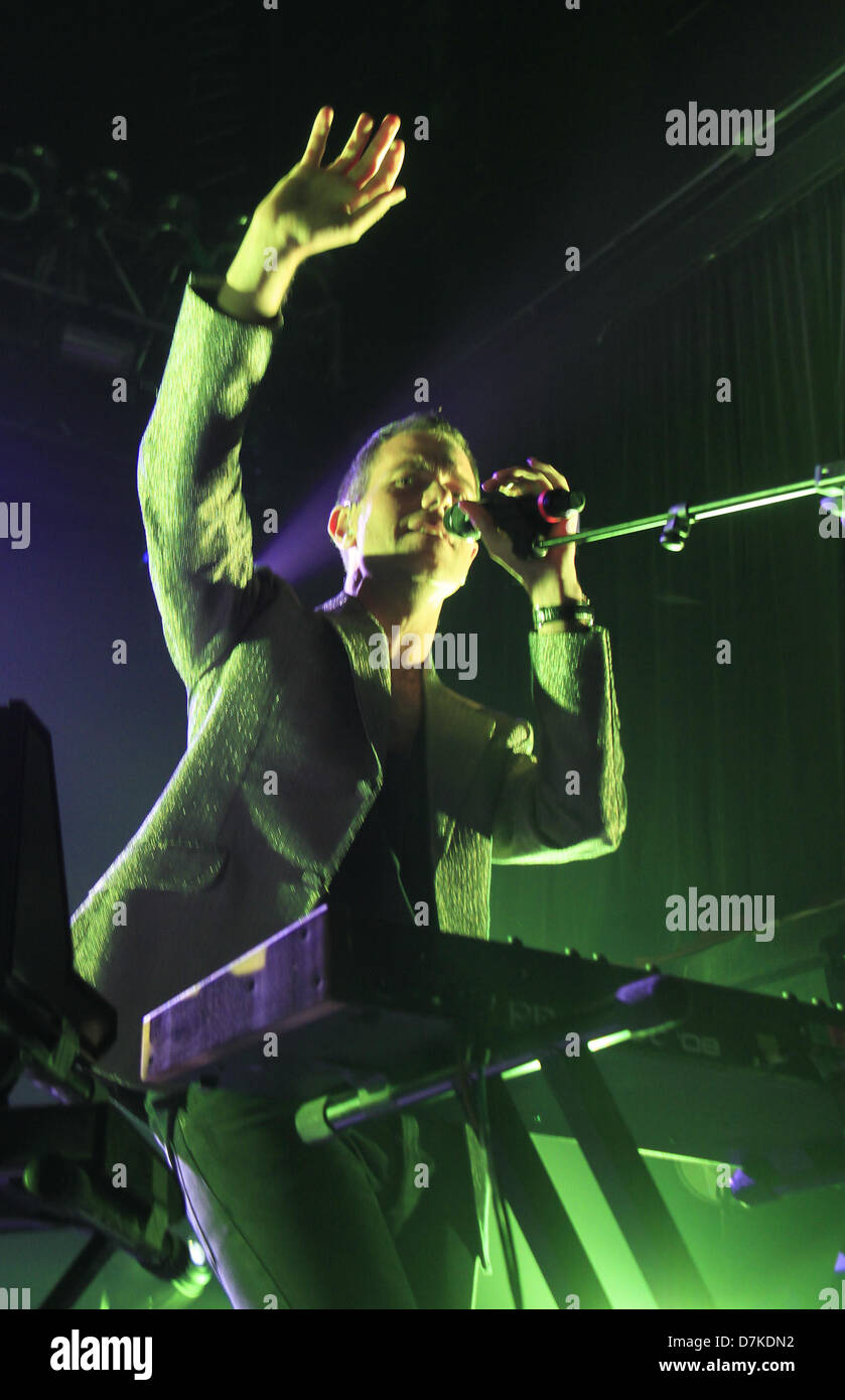 New York, USA. 8. Mai 2013. Die Presets führen in Terminal 5 am 8. Mai 2013... Julian Hamilton auf Gesang und Keyboards und Kim Moyes am Schlagzeug (Credit Bild: Credit: Rahav Segev/ZUMAPRESS.com/Alamy Live News) Stockfoto