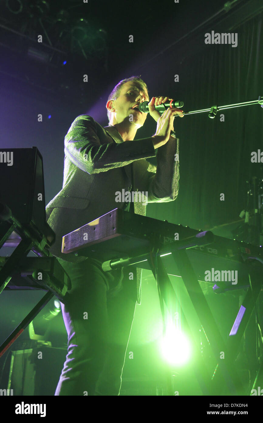 New York, USA. 8. Mai 2013. Die Presets führen in Terminal 5 am 8. Mai 2013... Julian Hamilton auf Gesang und Keyboards und Kim Moyes am Schlagzeug (Credit Bild: Credit: Rahav Segev/ZUMAPRESS.com/Alamy Live News) Stockfoto