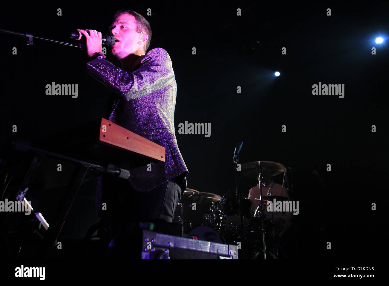 New York, USA. 8. Mai 2013. Die Presets führen in Terminal 5 am 8. Mai 2013... Julian Hamilton auf Gesang und Keyboards und Kim Moyes am Schlagzeug (Credit Bild: Credit: Rahav Segev/ZUMAPRESS.com/Alamy Live News) Stockfoto