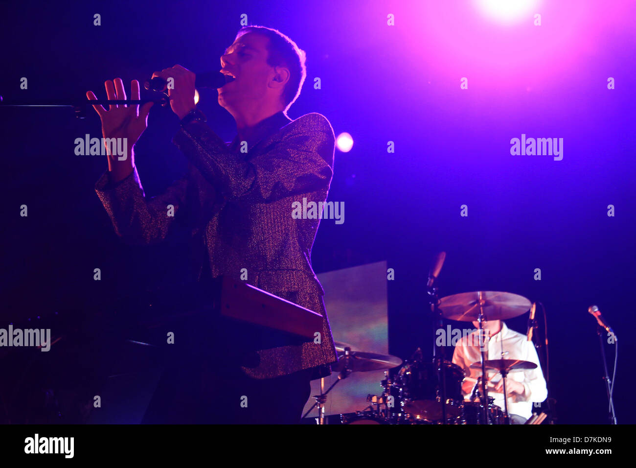 New York, USA. 8. Mai 2013. Die Presets führen in Terminal 5 am 8. Mai 2013... Julian Hamilton auf Gesang und Keyboards und Kim Moyes am Schlagzeug (Credit Bild: Credit: Rahav Segev/ZUMAPRESS.com/Alamy Live News) Stockfoto