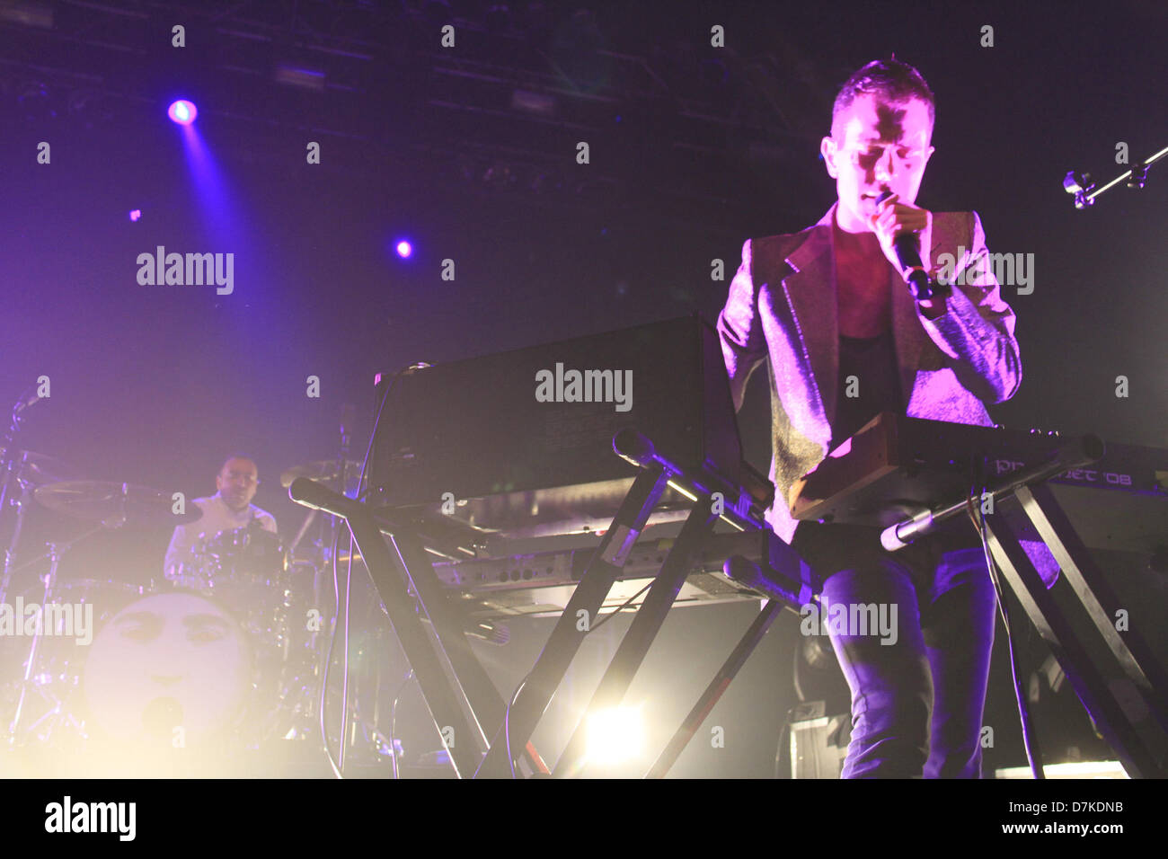 New York, USA. 8. Mai 2013. Die Presets führen in Terminal 5 am 8. Mai 2013... Julian Hamilton auf Gesang und Keyboards und Kim Moyes am Schlagzeug (Credit Bild: Credit: Rahav Segev/ZUMAPRESS.com/Alamy Live News) Stockfoto