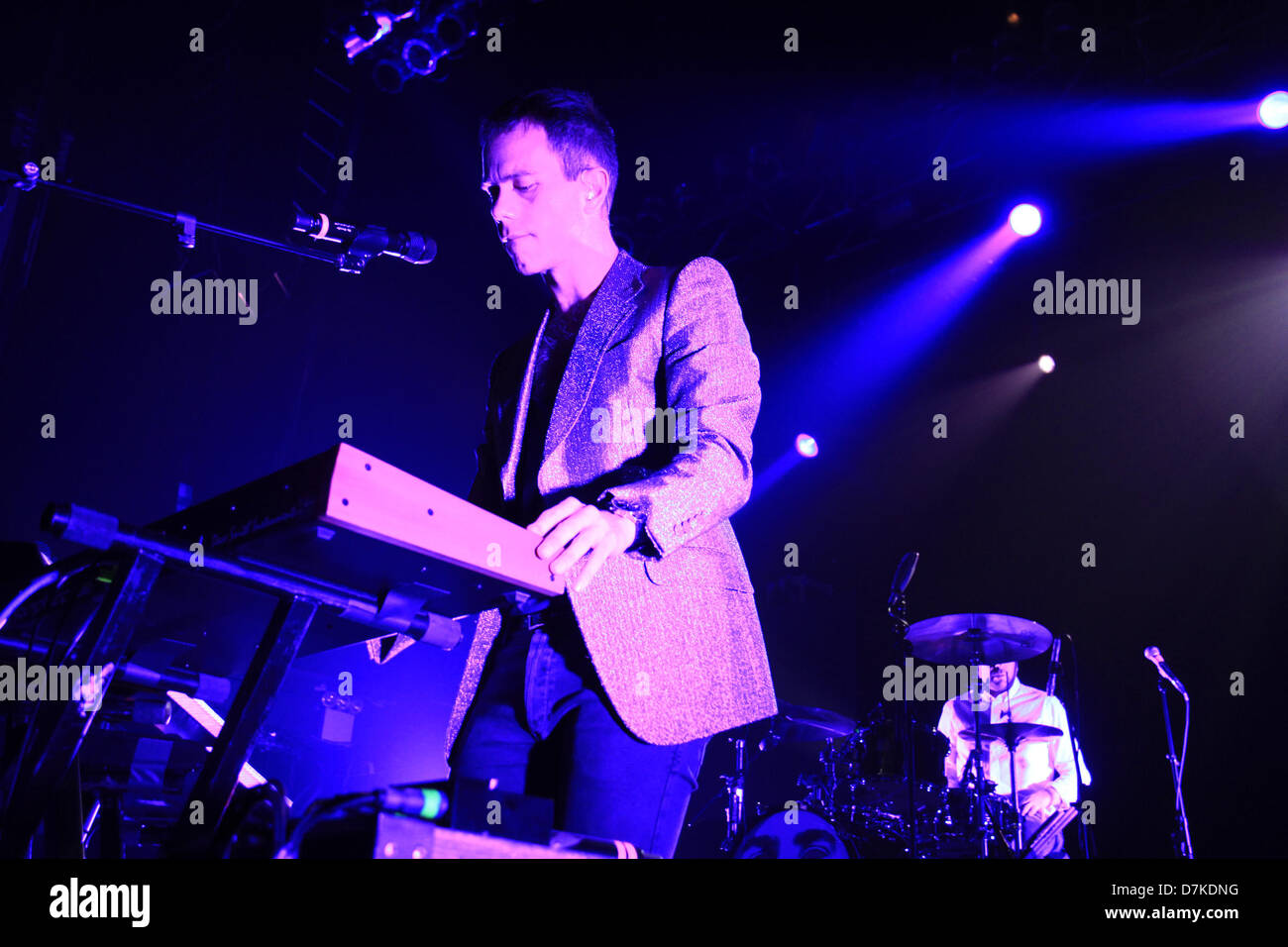 New York, USA. 8. Mai 2013. Die Presets führen in Terminal 5 am 8. Mai 2013... Julian Hamilton auf Gesang und Keyboards und Kim Moyes am Schlagzeug (Credit Bild: Credit: Rahav Segev/ZUMAPRESS.com/Alamy Live News) Stockfoto