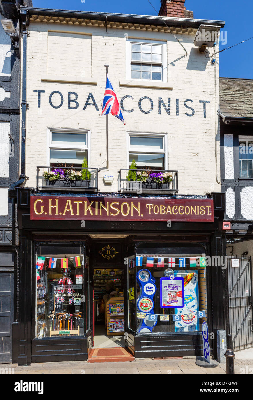 Traditionelle Tabakladen Shop auf dem Marktplatz, Doncaster, South Yorkshire, England, UK Stockfoto