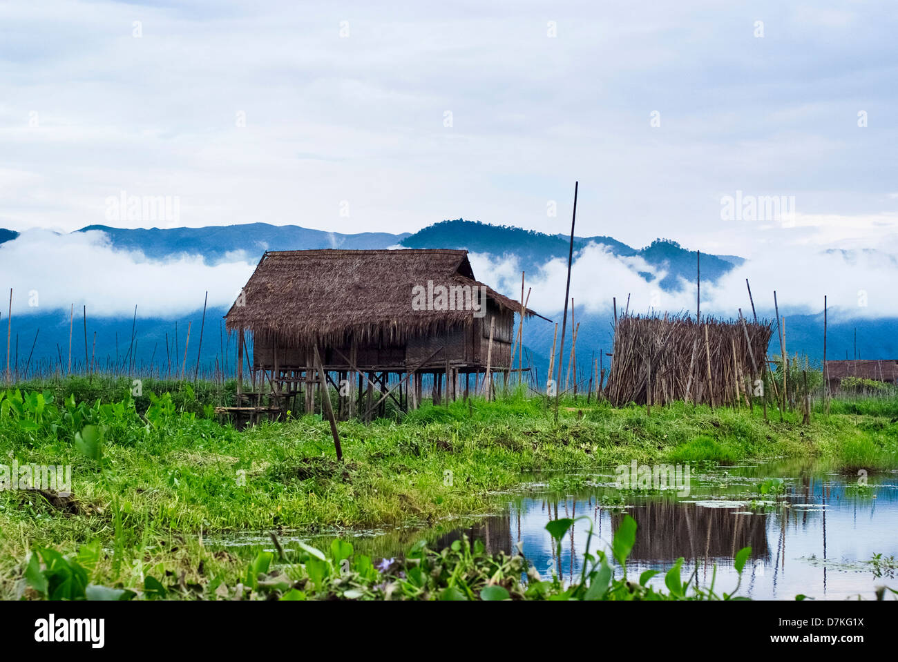 Schwimmende Häuser der Menschen am Inle-See, Myanmar Stockfoto