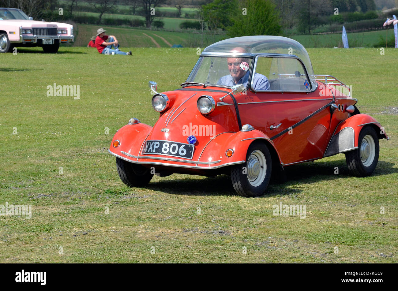 Messerschmitt KR200 oder fend (Cabin Roller), dreirädrige Bubble Car über Feld getrieben. Stockfoto