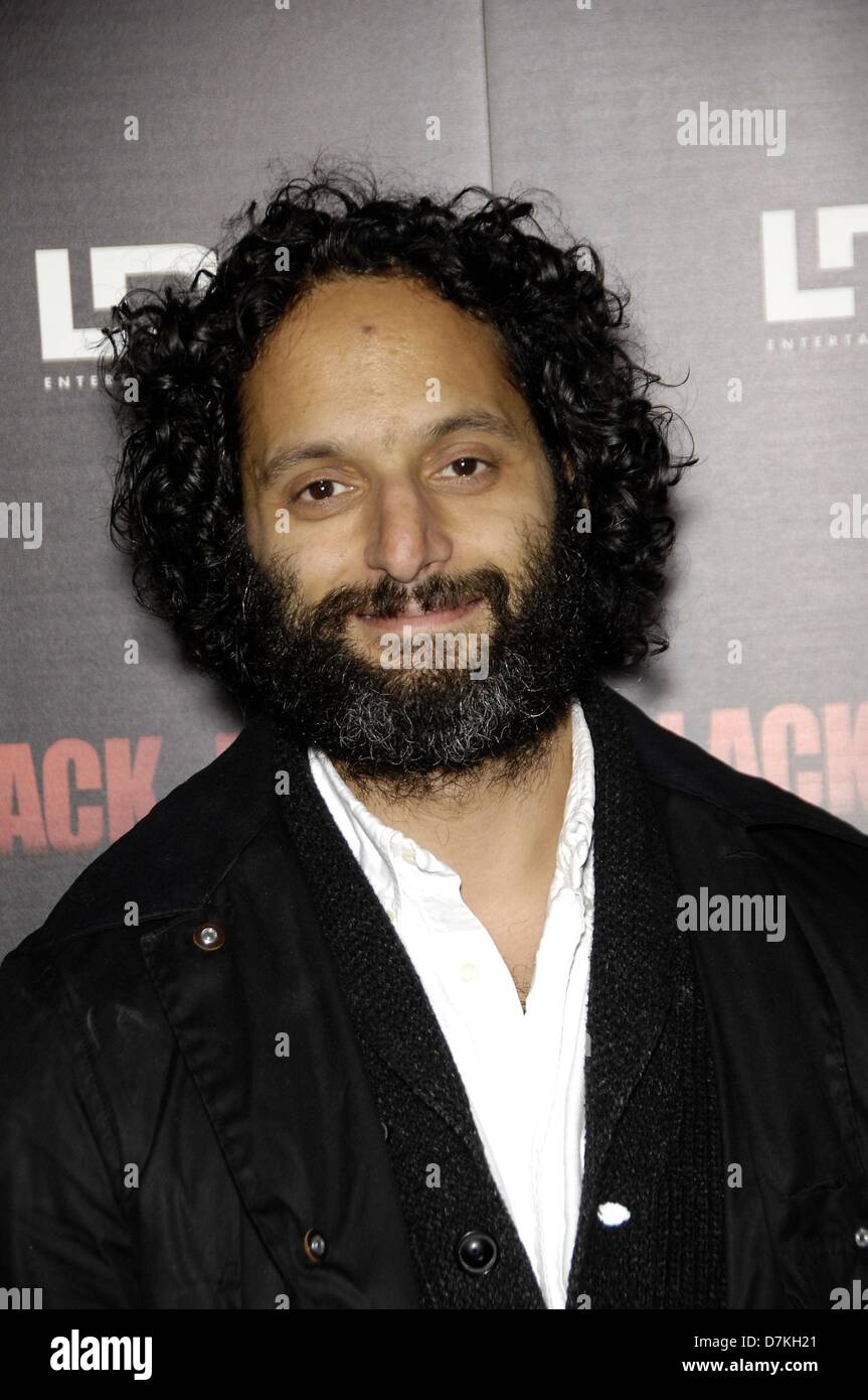 Los Angeles, CA, USA. 8. Mai 2013. Jason Mantzoukas bei der Premiere von BLACK ROCK, Arclight Hollywood, Los Angeles, CA 8. Mai 2013. Foto von: Michael Germana/Everett Collection/Alamy Live-Nachrichten Stockfoto