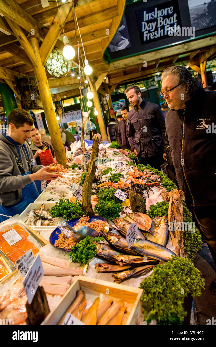 Borough Market am Samstag, London, Vereinigtes Königreich Stockfoto