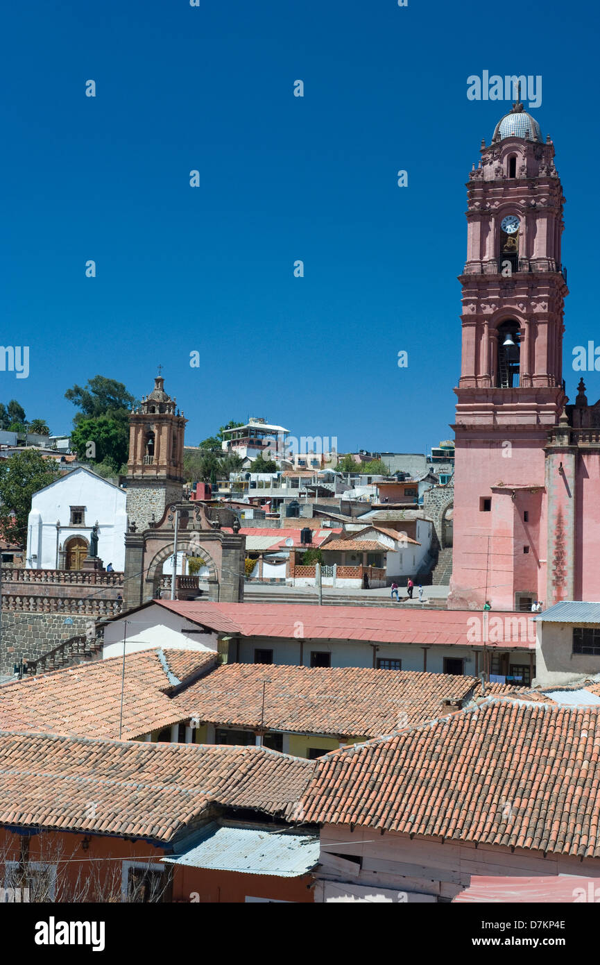 Blick von den Dächern, Tlalpujahua, Michocahn, Mexiko, größter Hersteller von Christbaumschmuck. Stockfoto