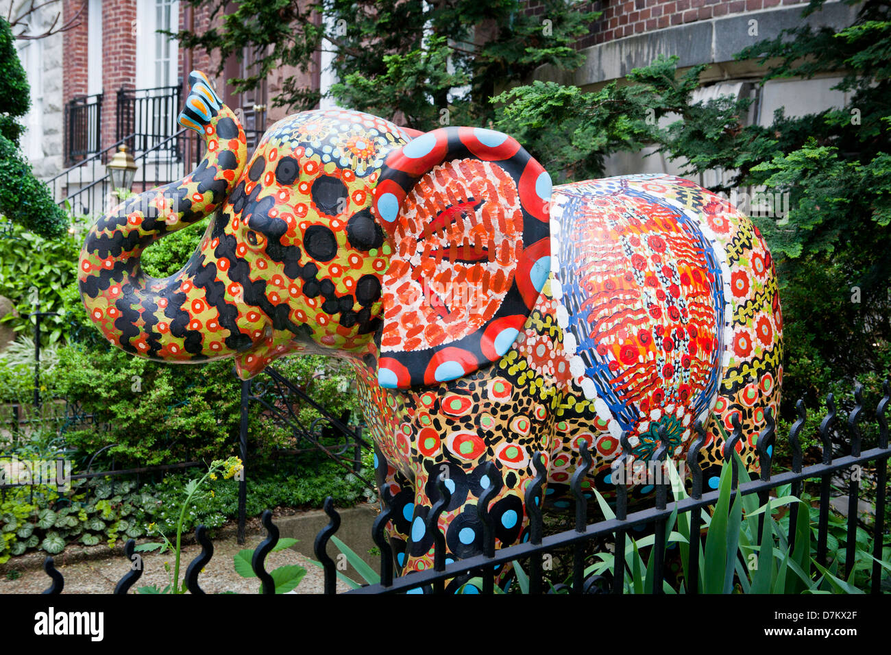 Bunte Elefanten Skulptur in Washington DC Nachbarschaft Stockfoto