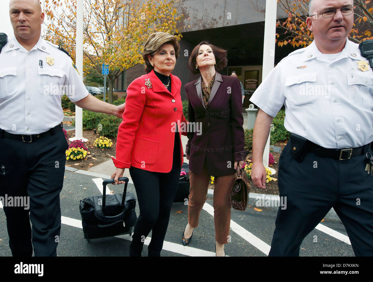 Anwalt Gloria Allred, Mitte links und ihr Client Maureen Stemberg Sullivan Stockfoto