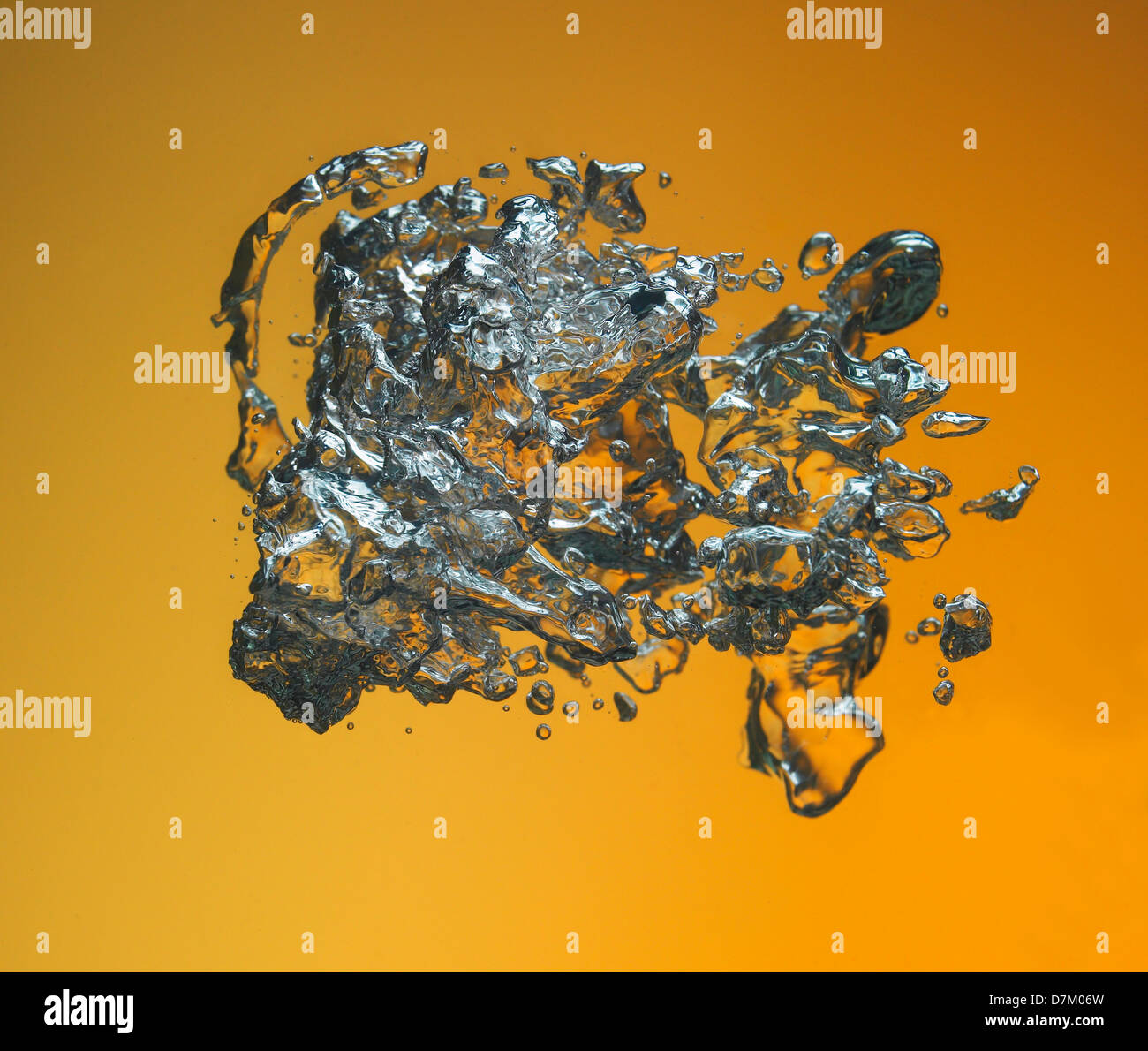 Spashes Wasser und Luftblasen Stockfoto