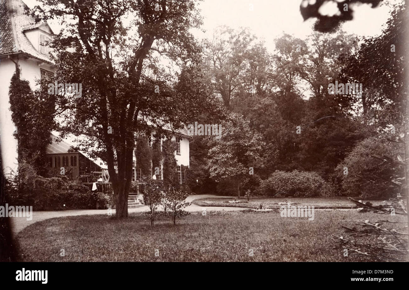 Ein Albumenabdruck von Schloss Schackenborg in Süd-Jylland, Dänemark, in den 1880er Jahren aufgenommen Das Foto zeigt die Architektur und historische Landschaft der dänischen Landschaft. Stockfoto