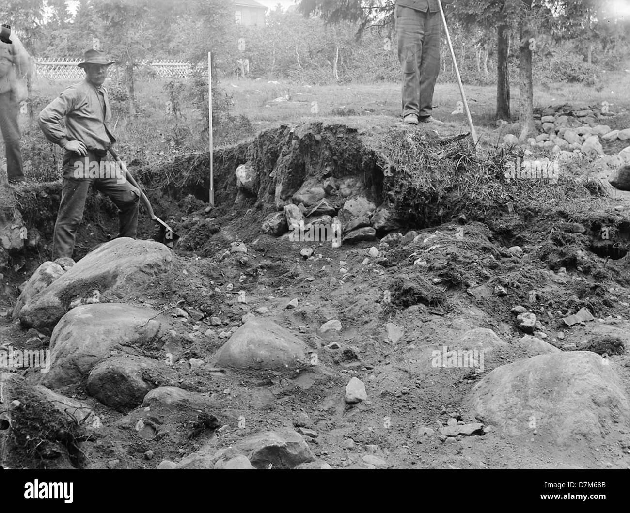 Eine archäologische Ausgrabung in Hårnsand, Ångermanland, Schweden, durchgeführt durch das schwedische nationale Denkmalamt. Die Ausgrabungsstätte beleuchtet Schwedens alte Vergangenheit. Stockfoto