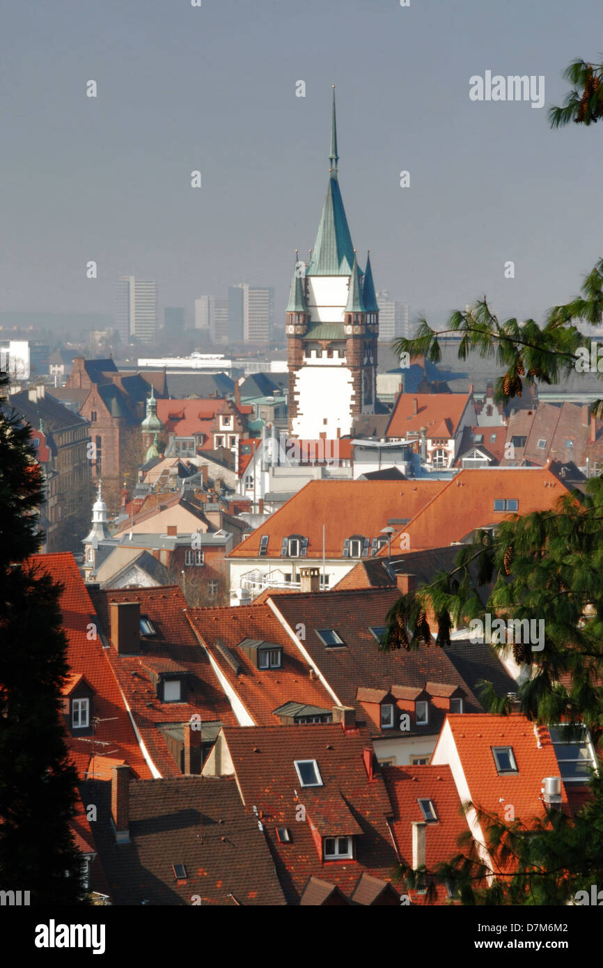 Dächer von Freiburg mit dem gekesselt Stockfoto