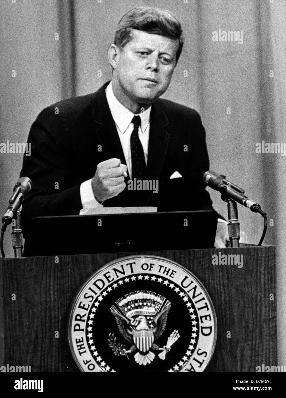 11 Uhr der U.S.-Amerikanische Präsident John Fitzgerald Kennedy Äußerte Auf Einer Pressekonferenz. Oktober 1961 Im Weißen Haus in Washington Die Erwartung, Daß die Bundesrepublik Deutschland Nach der Bildung Einer Neuen Regierung in Bonn "Mit Mehr Kraft" als Bisher eine der Formulierung der Westlichen Deutschland Und Berlin-Politik Teilnehmen Wird. Stockfoto