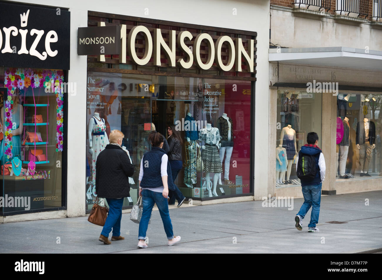 Monsun-Damenmode speichern auf High Street im Zentrum der Stadt von Exeter Devon England UK Stockfoto