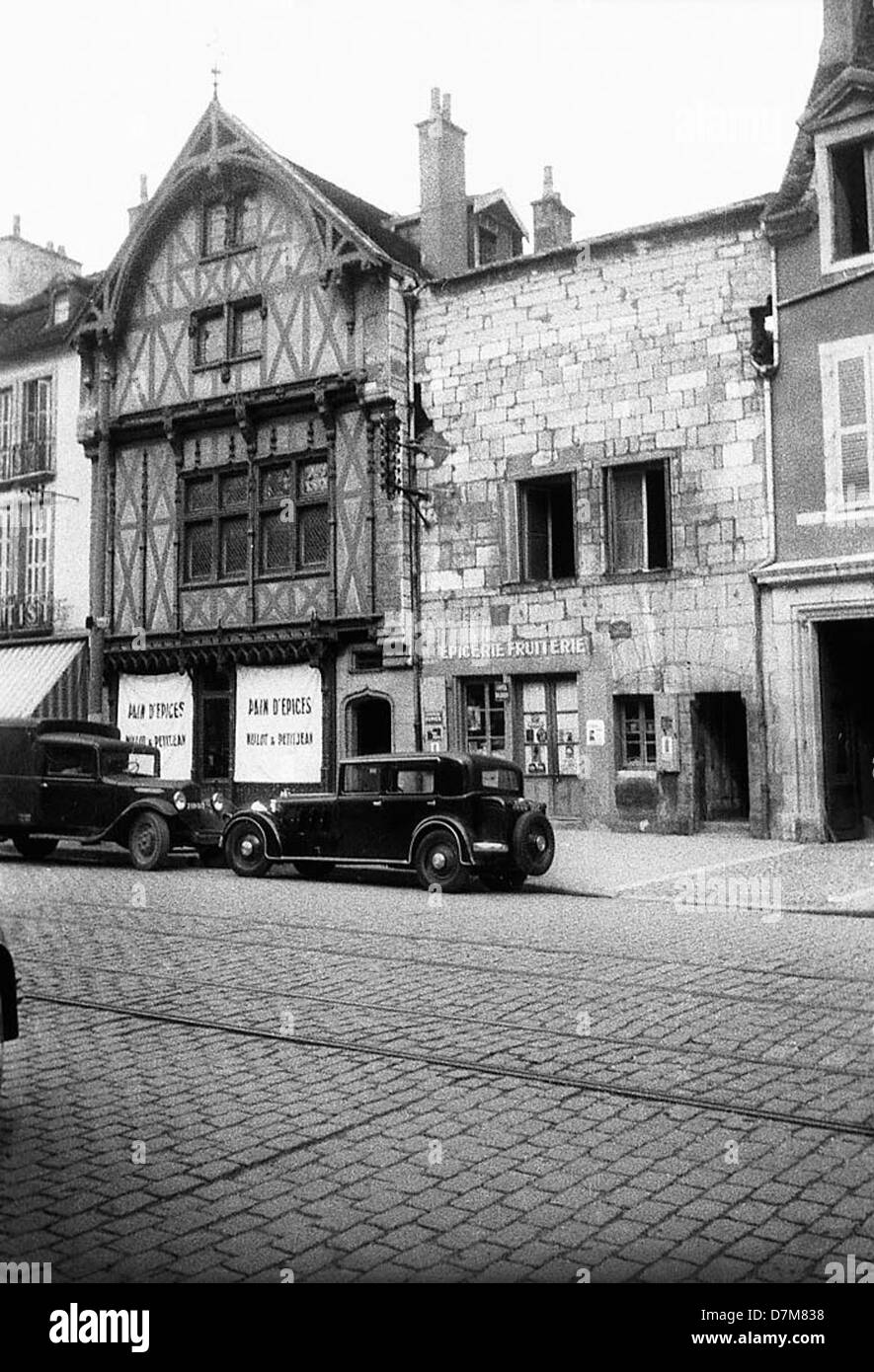 Der Place Bossuet in Dijon, Frankreich, ist auf einem Foto des schwedischen Nationaldenkmalamtes festgehalten. Dieser Ort ist bekannt für seine historische Bedeutung und architektonische Schönheit. Stockfoto