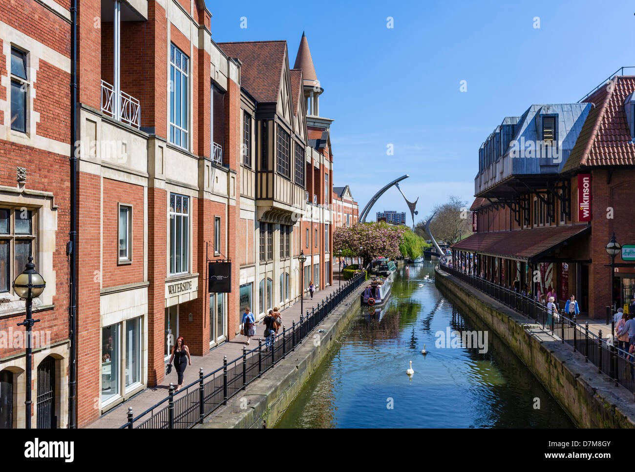 Der Fluss Witham im Zentrum Stadt mit dem Waterside Einkaufszentrum auf der linken Seite, Lincoln, Lincolnshire, England, UK Stockfoto