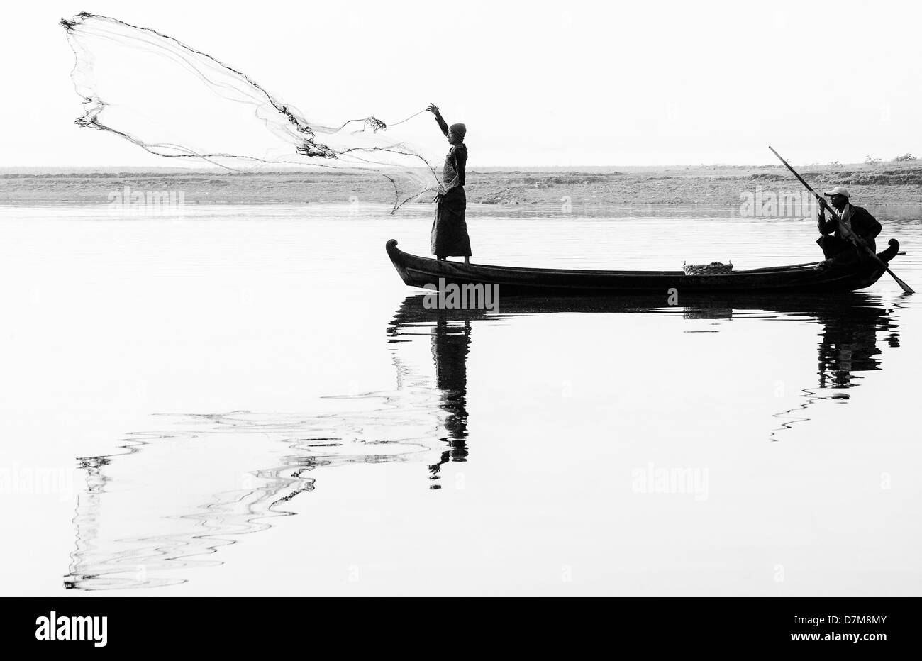 Fischer auf dem Taungthaman-See, Amarapura, Mandalay, Birma (Myanmar) Stockfoto