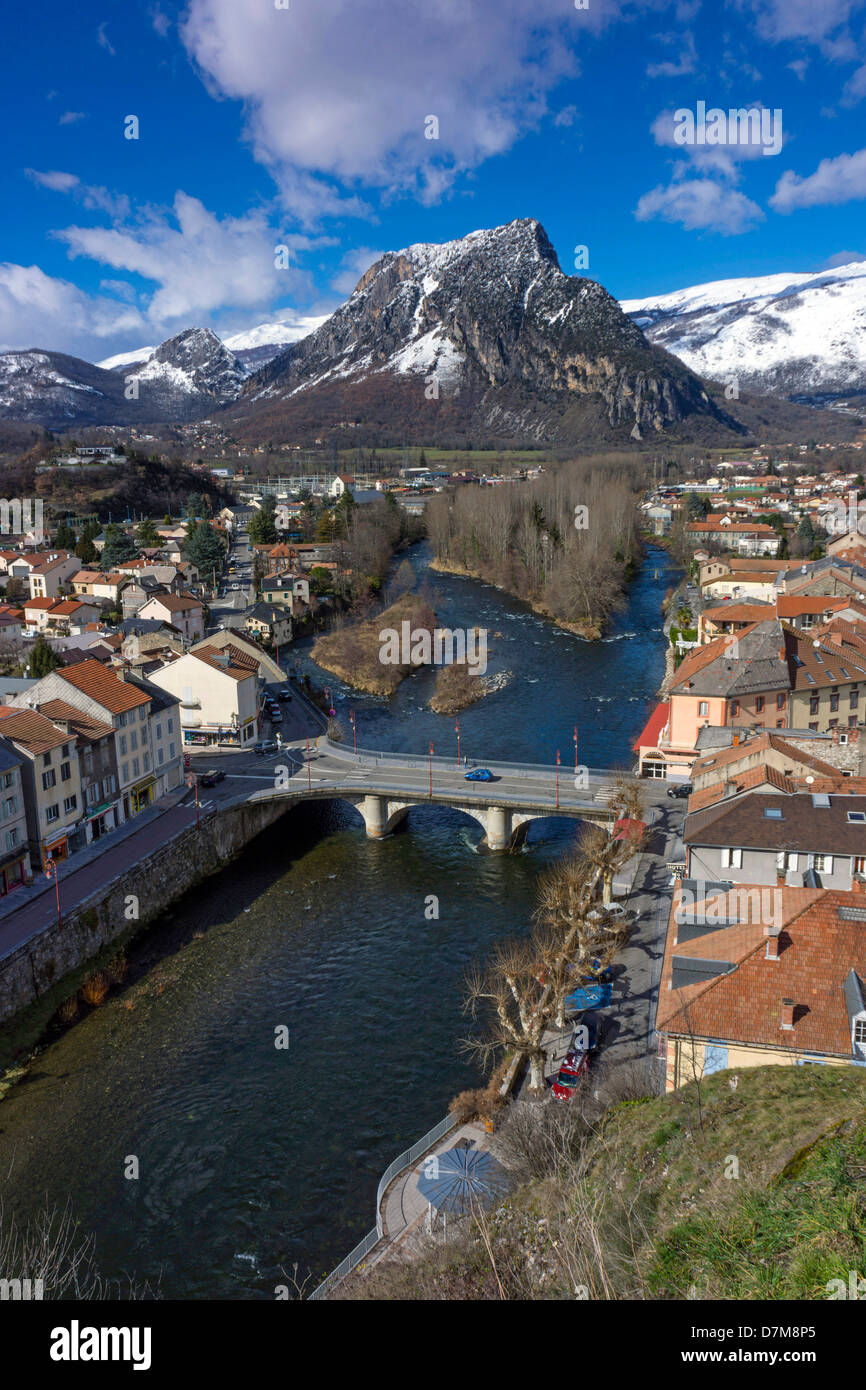 Tarascon Sur Ariège und Ariege Fluss im winter Stockfoto