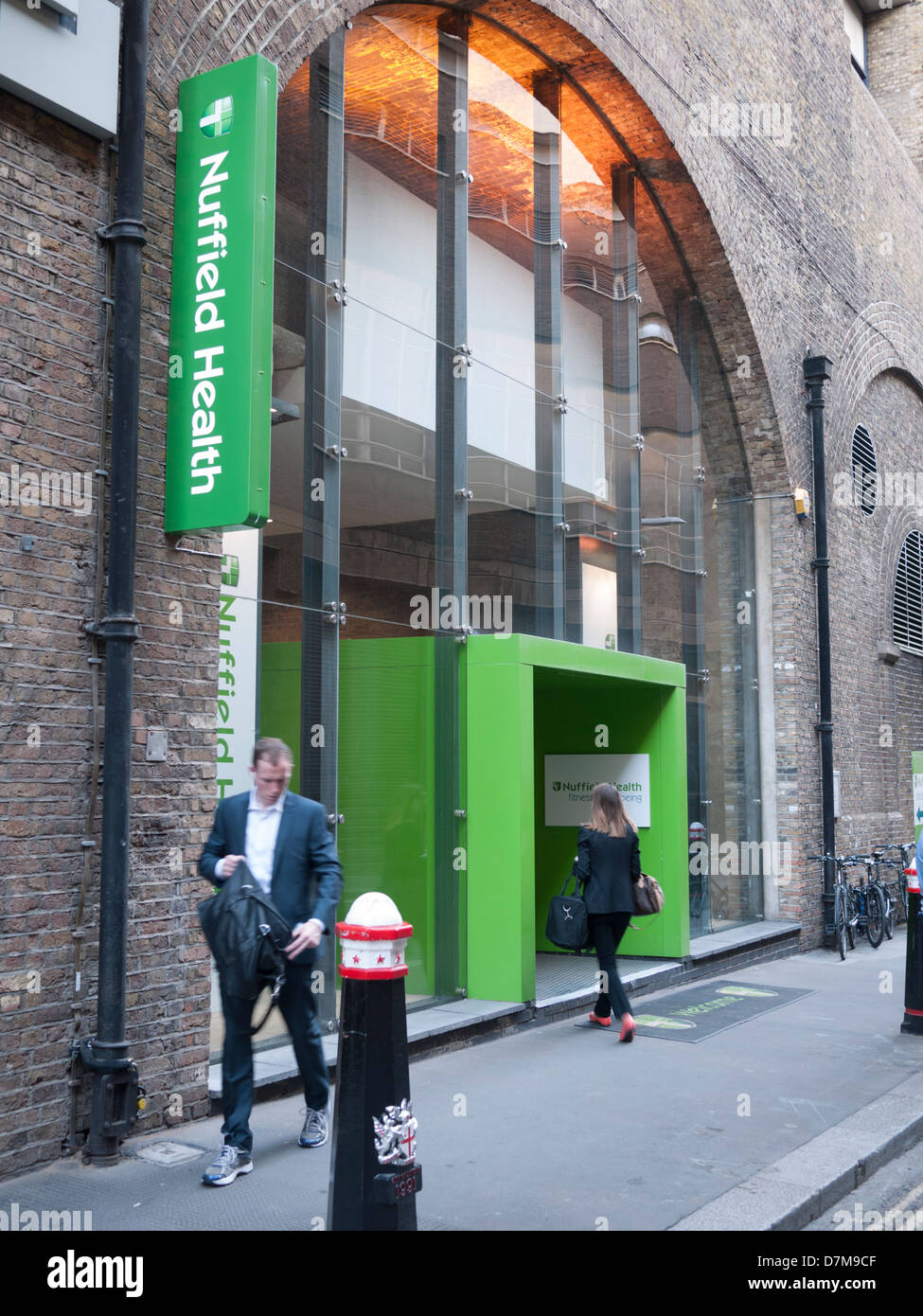 Das Nuffield Health Gym im Zentrum von London bietet modernste Fitnesseinrichtungen, Physiotherapie und Wellness-Dienstleistungen, um gesundheitsbewusste Stadtprofis im Herzen der britischen Hauptstadt London, Großbritannien, zu unterstützen Stockfoto