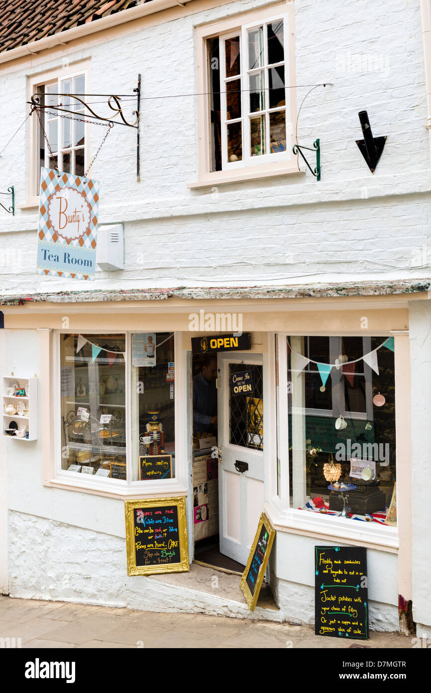 Bunty's Tea Room auf steilen Hügel in der historischen Altstadt, Lincoln, Lincolnshire, East Midlands, UK Stockfoto