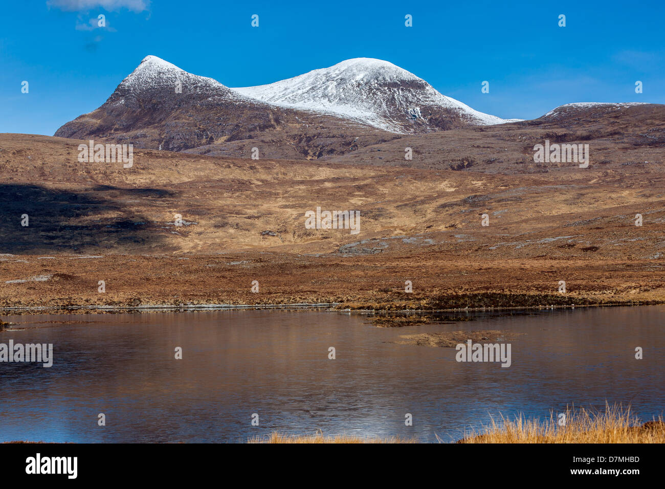 Ein Blick über man ein Ais in Richtung Cul Mor, Knockan, Highland, Schottland, UK, Europa. Stockfoto
