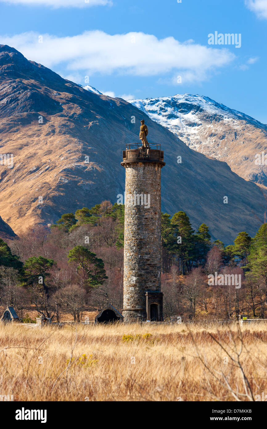 Das Glenfinnan Monument befindet sich an der Spitze von Loch Shiel, Highland, Glenfinnan, Schottland, UK, Europa. Stockfoto