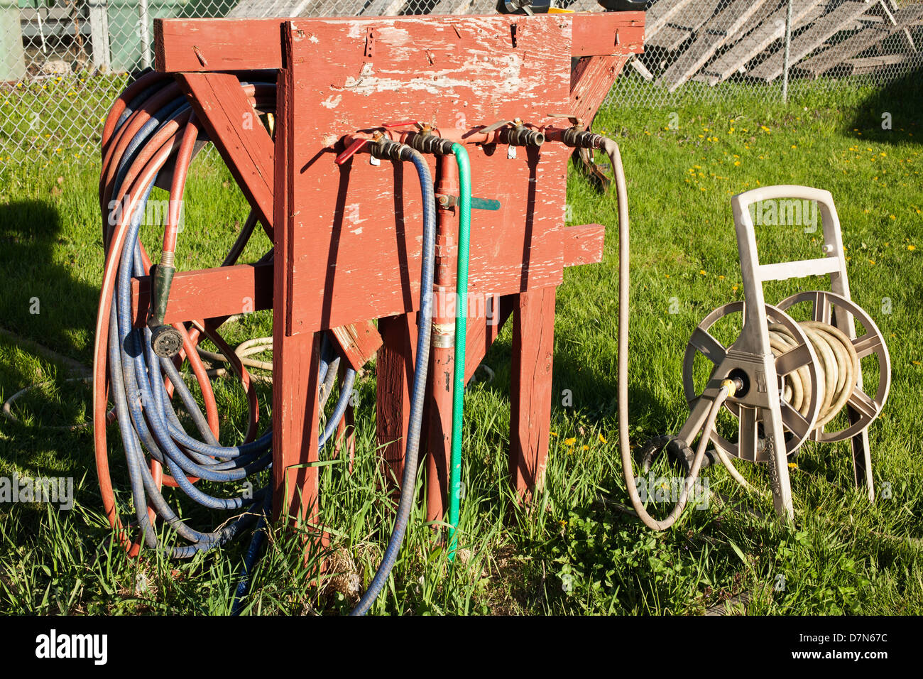Provisorischen Bewässerungssystem auf einen Gemeinschaftsgarten im Westen von Massachusetts. Stockfoto