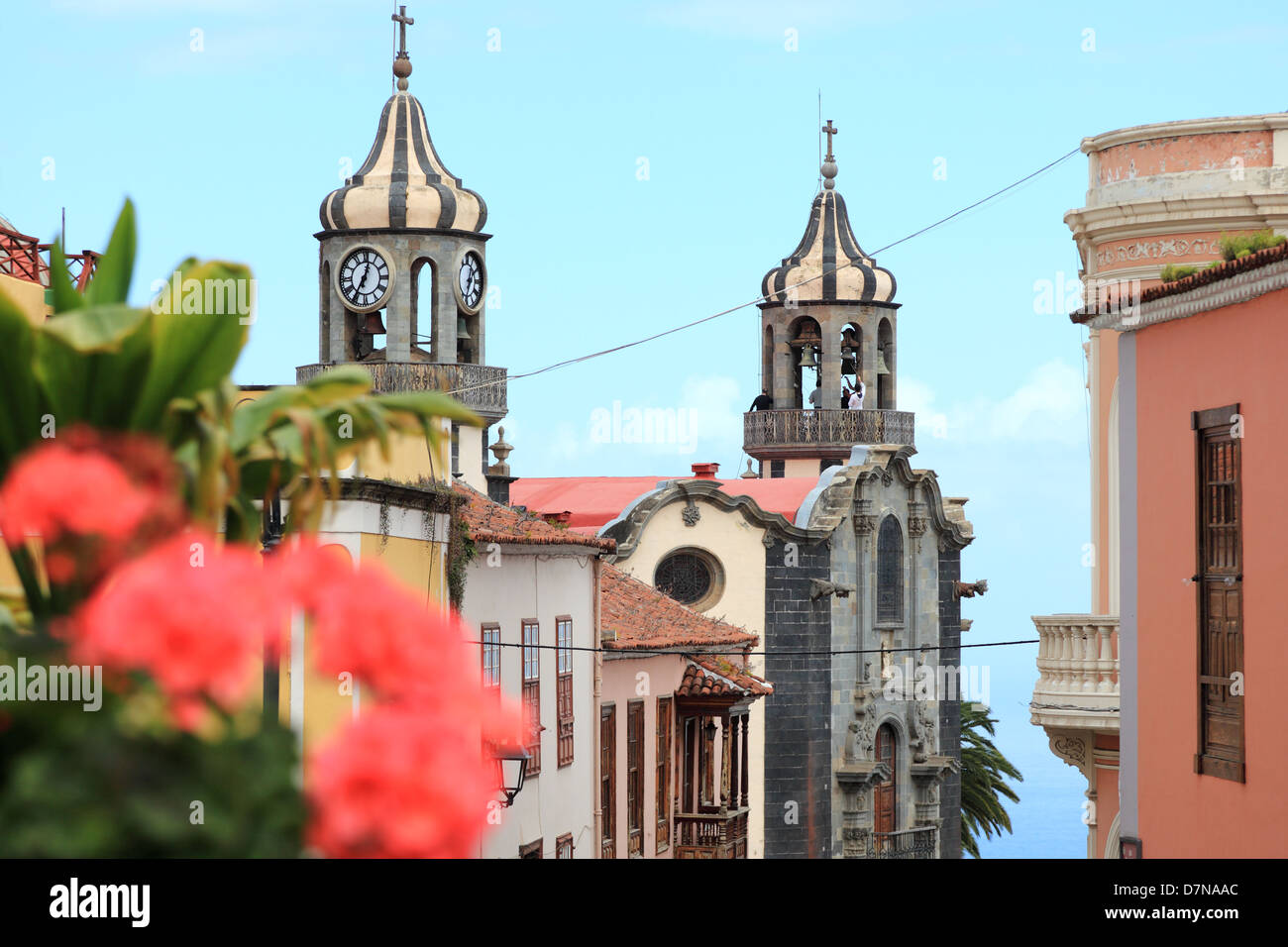 Teneriffa. Stadt Orotava, Straßenansicht der Ortskirche. Kanarische Inseln, Spanien. Stockfoto
