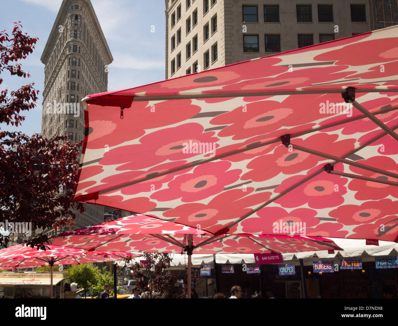 Verrückte isst, outdoor-Food-Anbieter, New York, Sonnenschirme Stockfoto