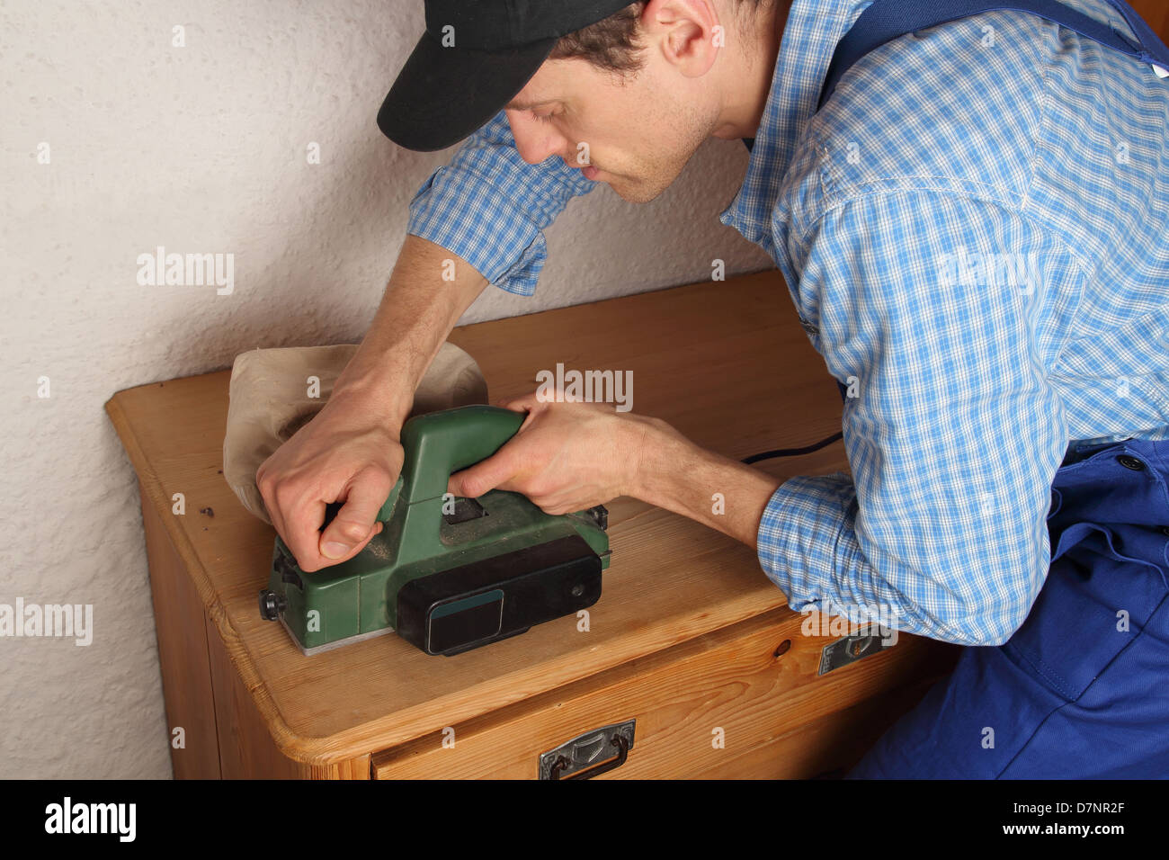 Tischler, Sanierung von alten Möbeln Stockfoto