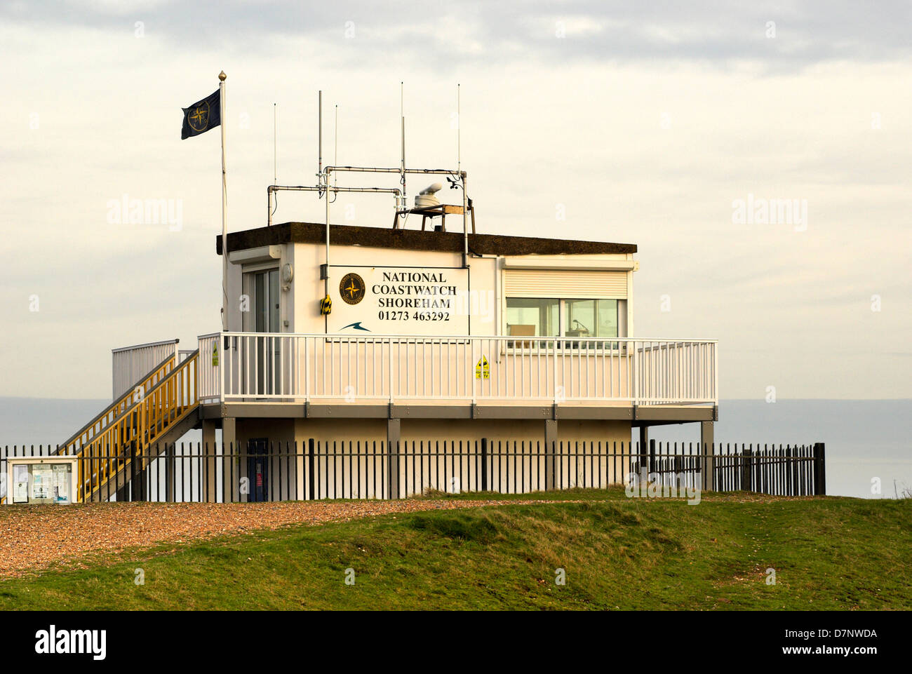 Die National Coastwatch Station am Hafen von Shoreham, West Sussex. Stockfoto