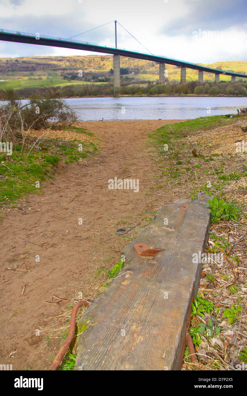 Erskine Bridge mit Blick auf Kilpatrick Hills Stockfoto