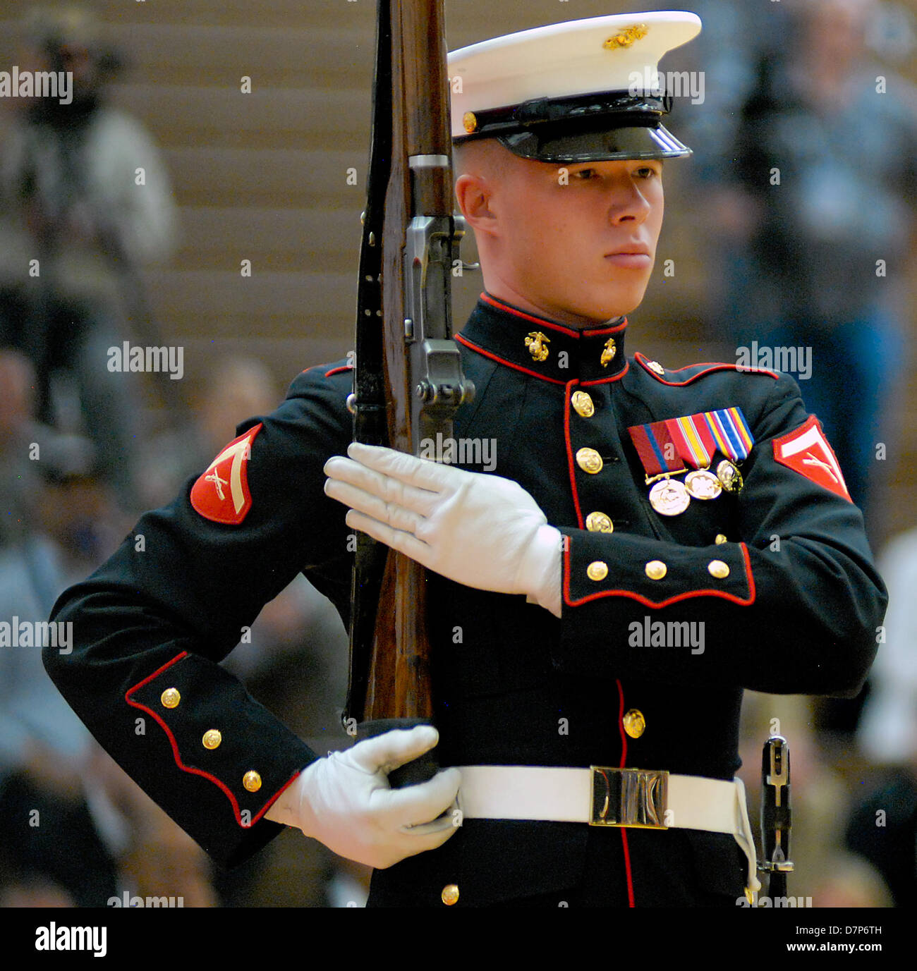 Colorado, U.S. 11. Mai 2013: The U.S. Marine Corps Elite Silent Bohrer Brigade führen nach der Eröffnungsfeier des 2013 Krieger Spiele, US Olympic Training Center, Colorado Springs, Colorado. Mehr als 260 verletzte und Behinderte Männer und Frauen sammelten sich in Colorado Springs in sieben Sportarten, Mai 11-16 zu konkurrieren. Alle Niederlassungen des Militärs sind vertreten, darunter Special Operations und ein Team von den britischen Streitkräften. Cal-Sport Media/Alamy Live-Nachrichten Stockfoto