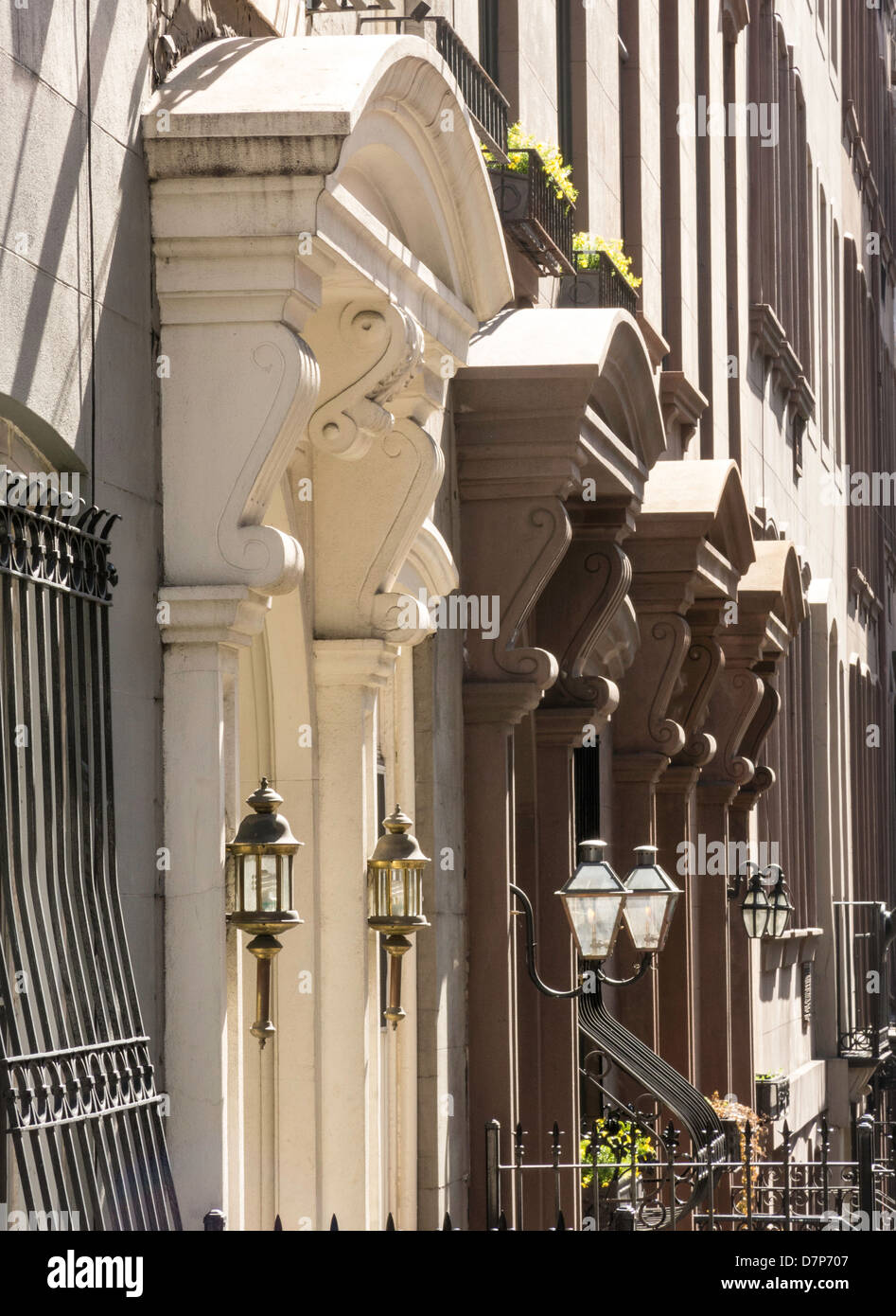 Reich verzierte Brownstone Eingänge in Murray Hill, New York, USA Stockfoto