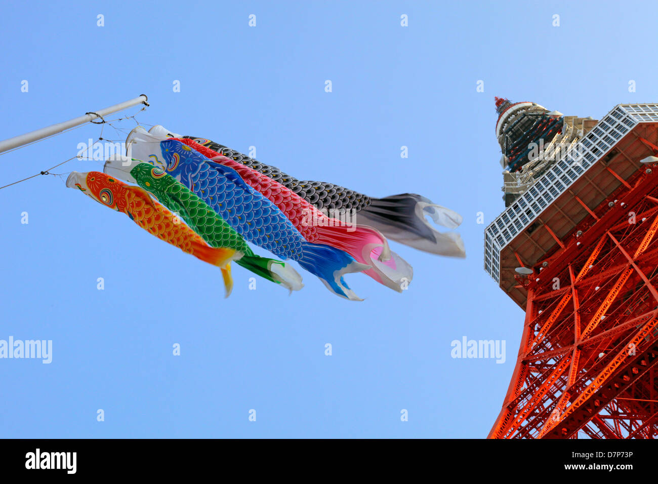 Koinobori Karpfen Streamer an der Tokyo Tower Japan Stockfoto