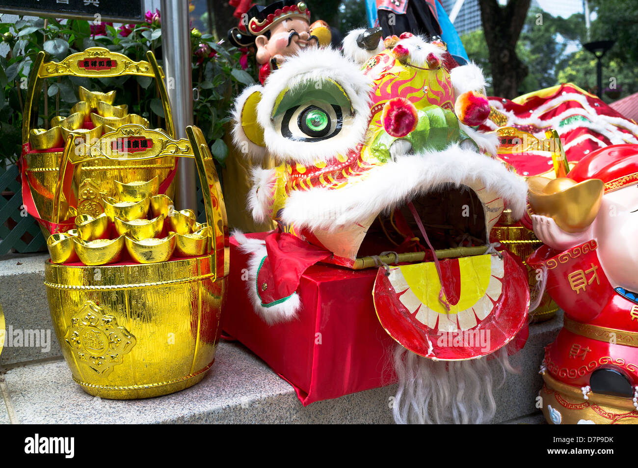 dh Löwentanz Hong Kong Park CENTRAL HONG KONG Chinese New Year gold Anzeige Kostüm Kopf Stockfoto