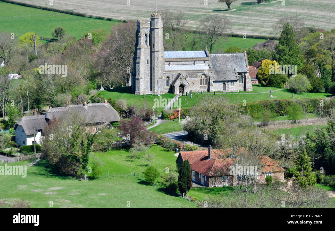 Böcke Chiltern Hills Ellesborough Luftbild von Beacon Hill St. Peter + St Pauls Pfarrkirche Dorf + Chequers estate Stockfoto