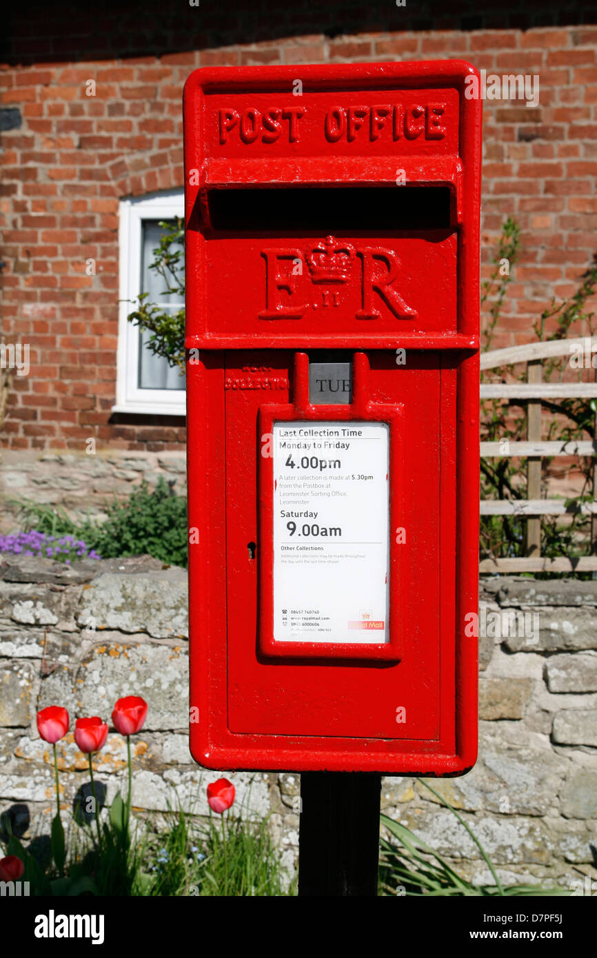 Briefkasten schwarz / weiß Dorf Trail Eardisland Herefordshire England UK Stockfoto