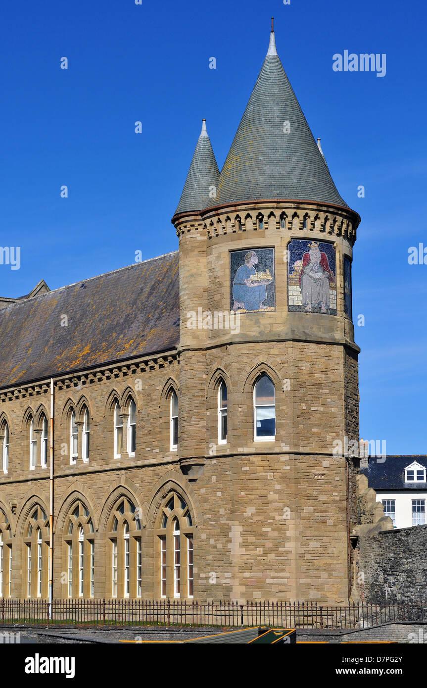 Old College, Aberystwyth. Die ursprüngliche Meer Zuhause der Aberystwyth University an einem hellen Frühling Nachmittag mit blauem Himmel. Stockfoto